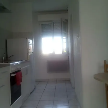 Servallhost- Duplex Proche Centre Parking Et Fibre Inclus Apartment