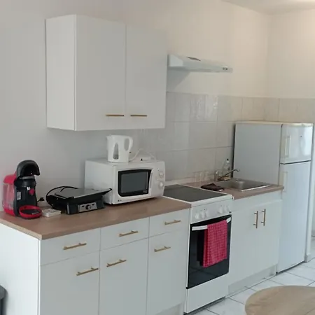 Servallhost- Duplex Proche Centre Parking Et Fibre Inclus Lägenhet